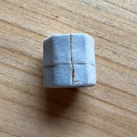 Pale blue ring box - Picture 3 of 6